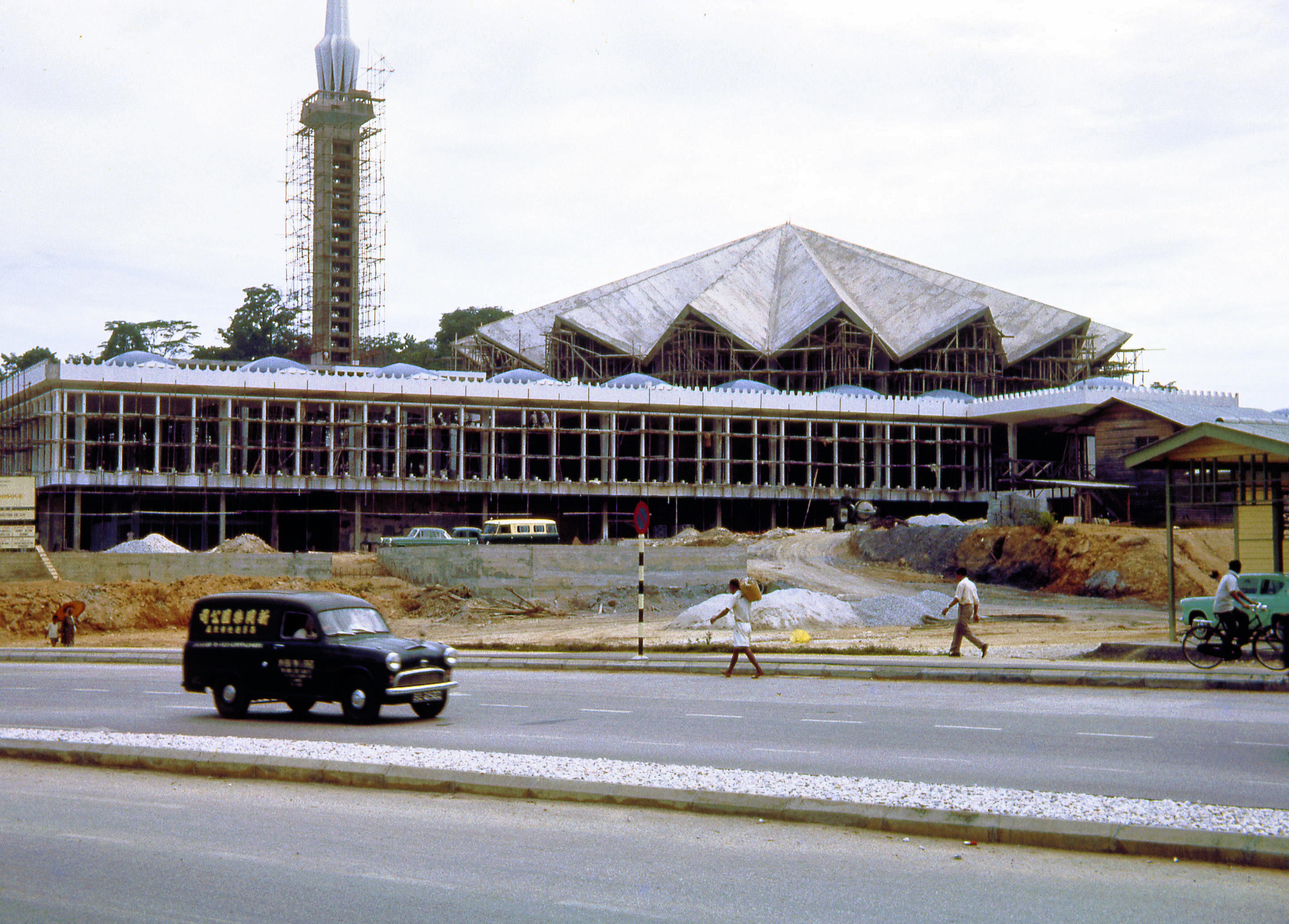 https://lemis.nyc3.digitaloceanspaces.com/grog/Photos/19640828/big/Masjid-negara.jpeg