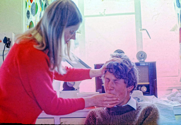https://lemis.nyc3.digitaloceanspaces.com/grog/Photos/19670613/small/Jenny-Paul.jpeg