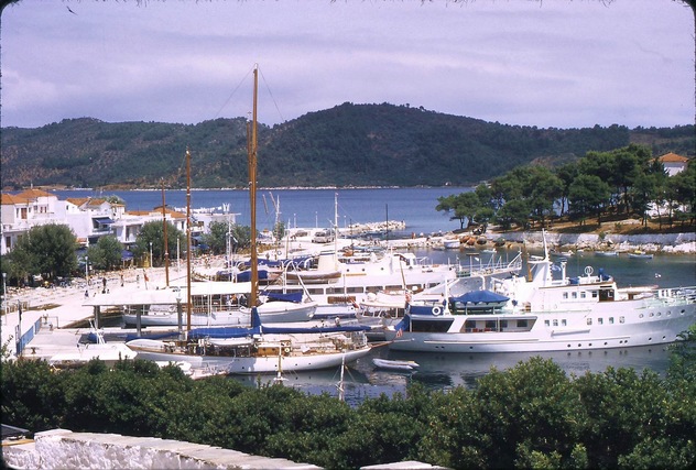 https://lemis.nyc3.digitaloceanspaces.com/grog/Photos/19720810/small/Skiathos-15.jpeg