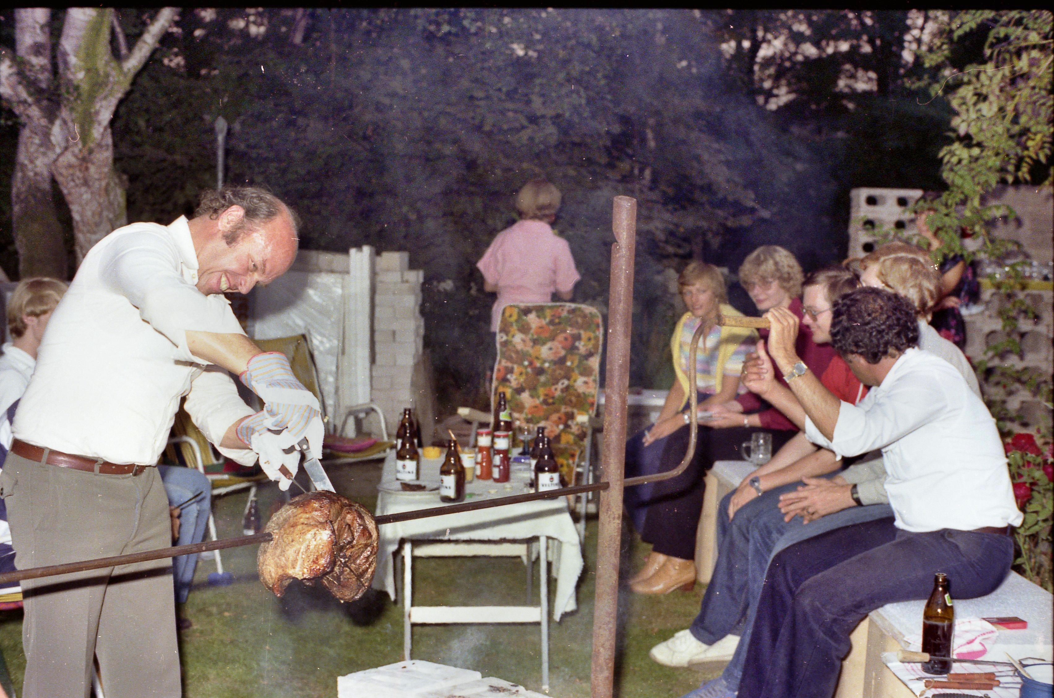 https://lemis.nyc3.digitaloceanspaces.com/grog/Photos/19810815/big/barbecue-0.jpeg