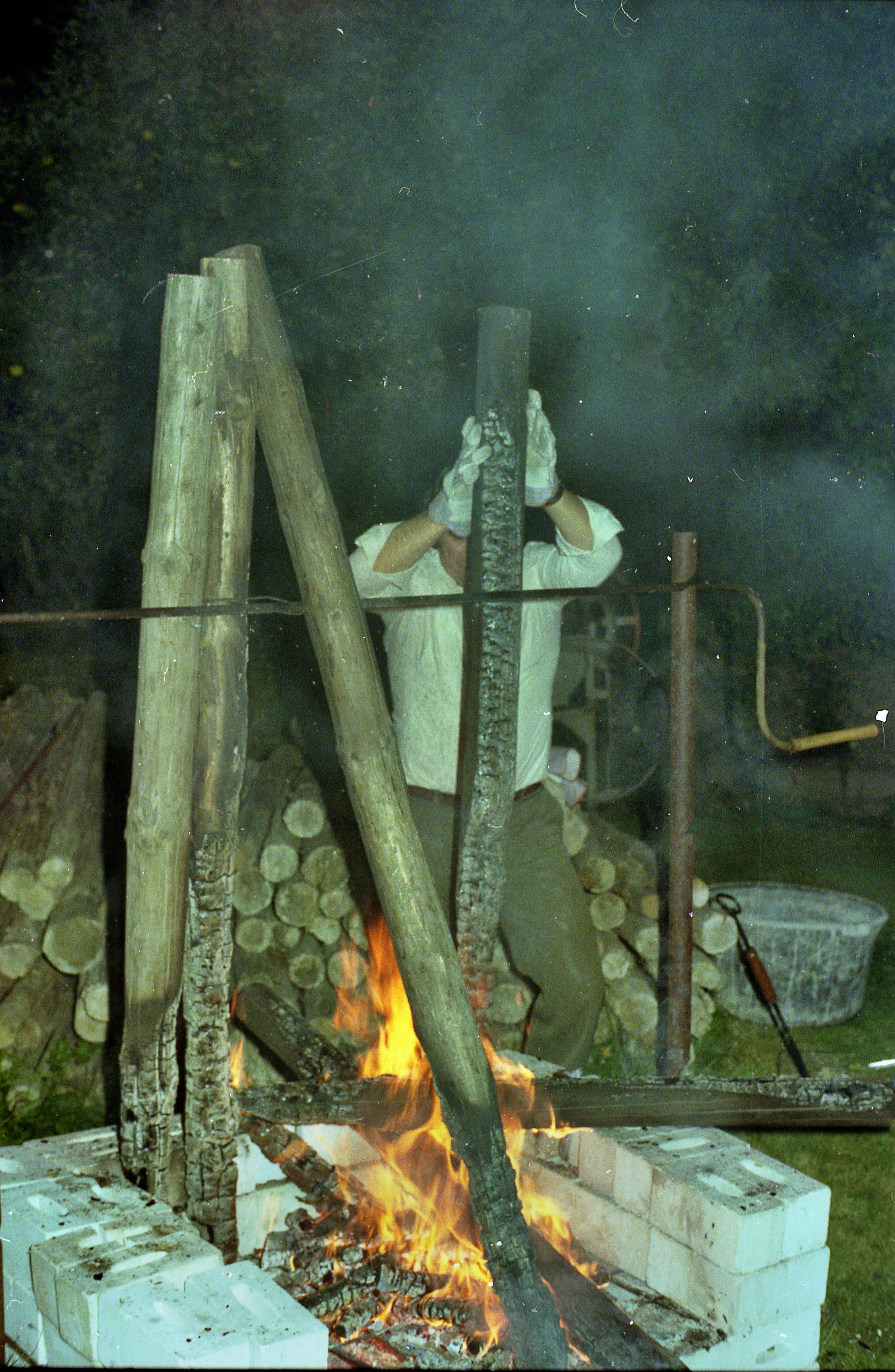 https://lemis.nyc3.digitaloceanspaces.com/grog/Photos/19810815/big/barbecue-10.jpeg