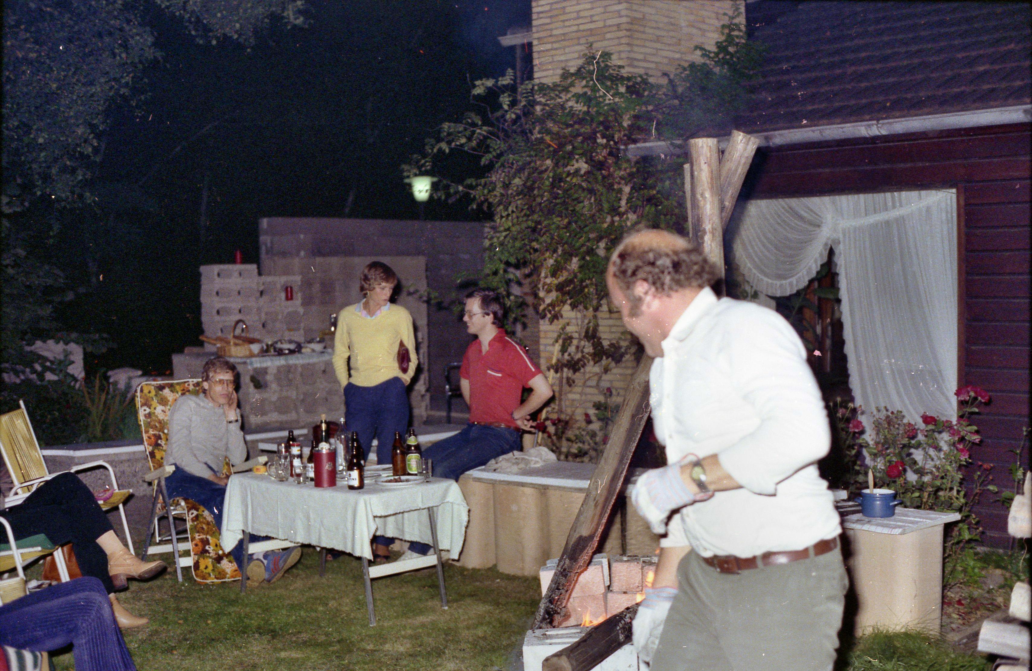 https://lemis.nyc3.digitaloceanspaces.com/grog/Photos/19810815/big/barbecue-12.jpeg