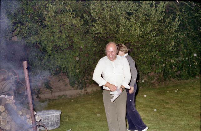 https://lemis.nyc3.digitaloceanspaces.com/grog/Photos/19810815/small/barbecue-13.jpeg