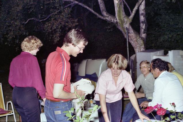 https://lemis.nyc3.digitaloceanspaces.com/grog/Photos/19810815/small/barbecue-4.jpeg
