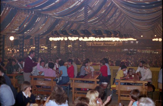 https://lemis.nyc3.digitaloceanspaces.com/grog/Photos/19810924/small/oktoberfest-2.jpeg