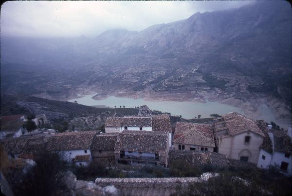 https://lemis.nyc3.digitaloceanspaces.com/grog/Photos/19820920/small/village-2.jpeg