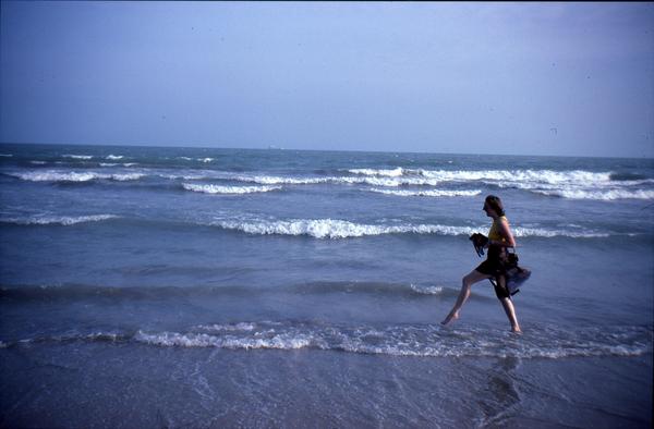 https://lemis.nyc3.digitaloceanspaces.com/grog/Photos/19820920/small/yvonne.jpeg