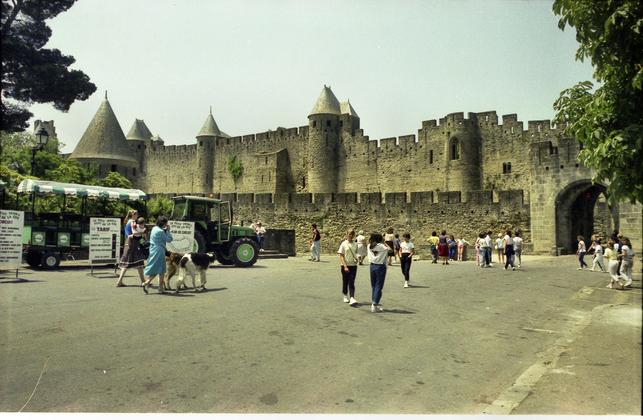 https://lemis.nyc3.digitaloceanspaces.com/grog/Photos/19860615/small/carcassonne-2.jpeg