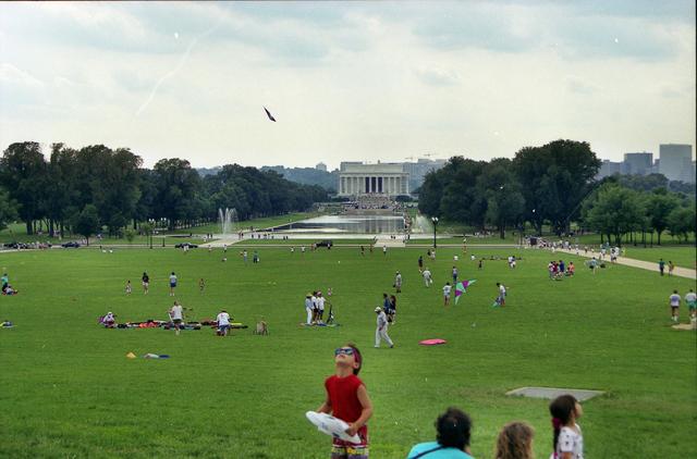 https://lemis.nyc3.digitaloceanspaces.com/grog/Photos/19920802/small/washington-dc-13.jpeg