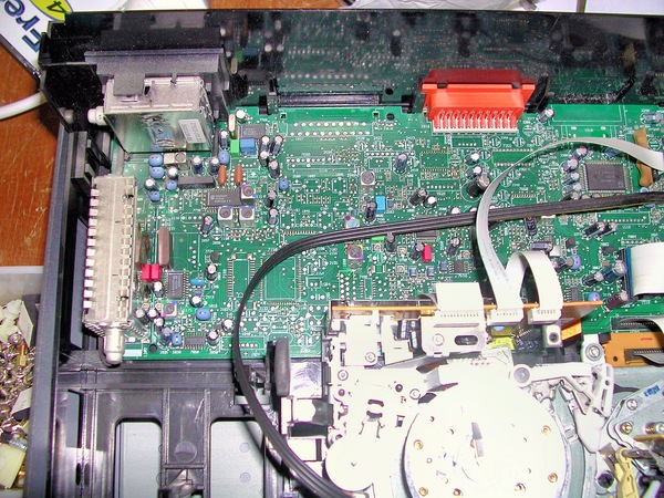 https://lemis.nyc3.digitaloceanspaces.com/grog/Photos/20010206/small/VCR-0851.jpeg