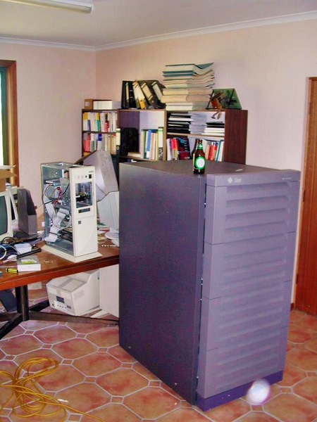 https://lemis.nyc3.digitaloceanspaces.com/grog/Photos/20010206/small/disk-array-0843.jpeg