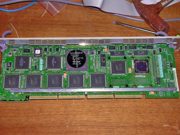 https://lemis.nyc3.digitaloceanspaces.com/grog/Photos/20010206/small/disk-array-0844.jpeg