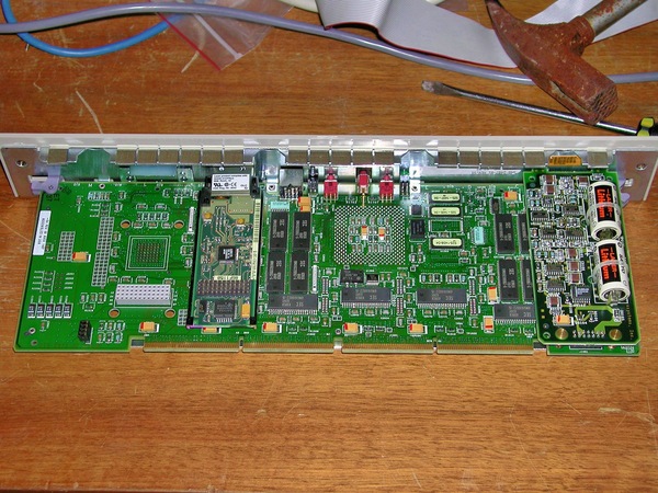 https://lemis.nyc3.digitaloceanspaces.com/grog/Photos/20010206/small/disk-array-0849.jpeg