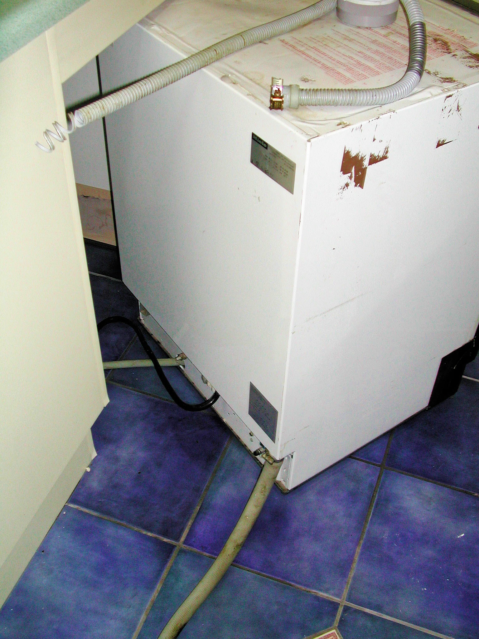 https://lemis.nyc3.digitaloceanspaces.com/grog/Photos/20010522/big/Dish-washer-3.jpeg