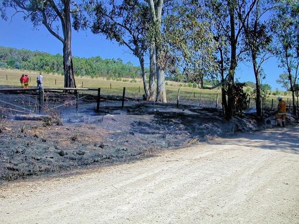 https://lemis.nyc3.digitaloceanspaces.com/grog/Photos/20020131/small/bushfire-1538.jpeg