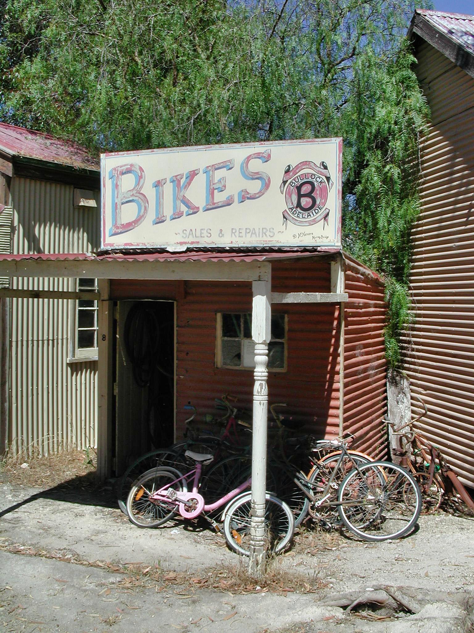 https://lemis.nyc3.digitaloceanspaces.com/grog/Photos/20031126/big/bikeshed.jpeg