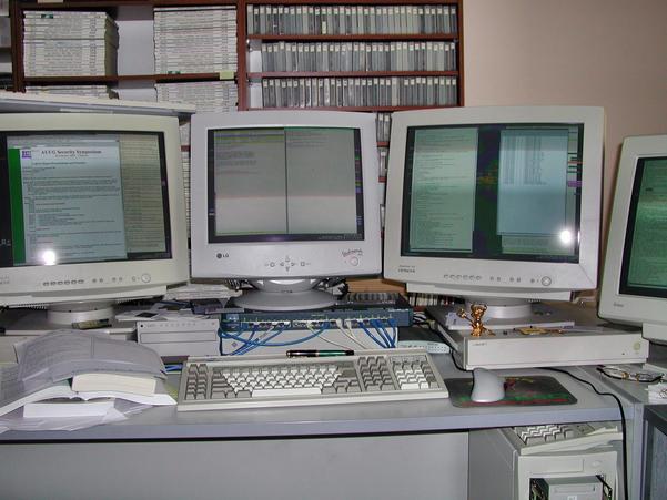 https://lemis.nyc3.digitaloceanspaces.com/grog/Photos/20031130/small/desktop-2.jpeg