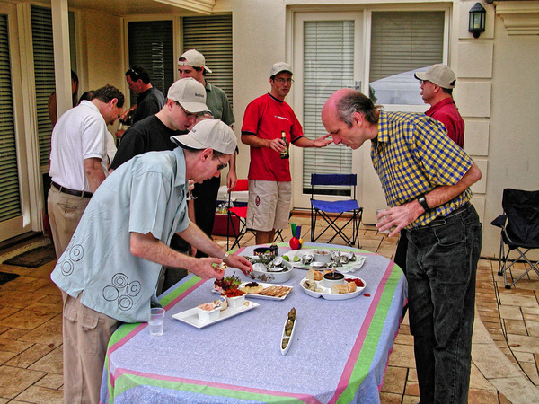 https://lemis.nyc3.digitaloceanspaces.com/grog/Photos/20040404/small/barbecue-4.jpeg