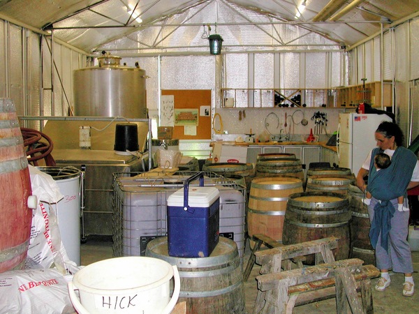 https://lemis.nyc3.digitaloceanspaces.com/grog/Photos/20040821/small/winery-4.jpeg