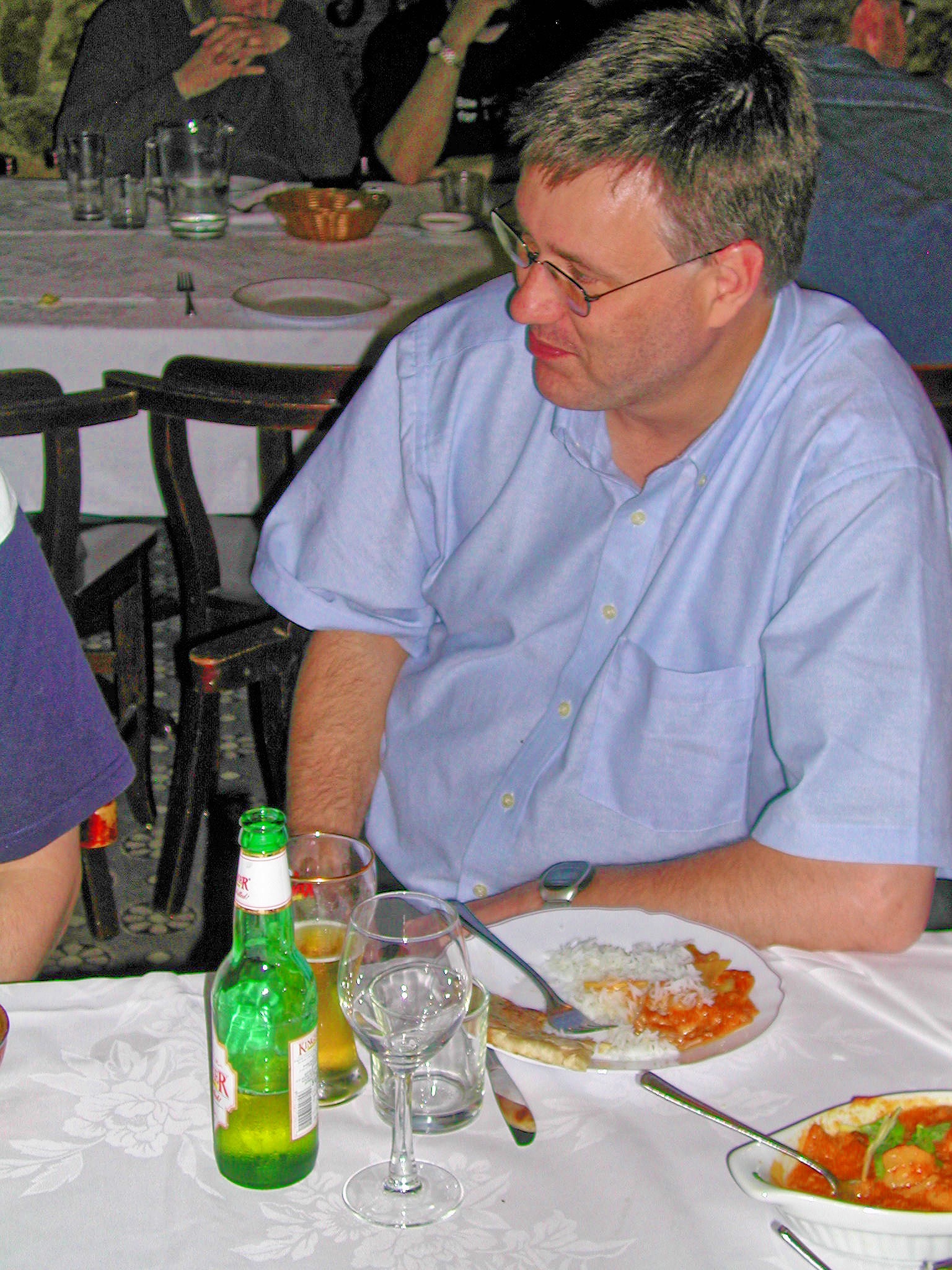 https://lemis.nyc3.digitaloceanspaces.com/grog/Photos/20040901/big/Dinner-11.jpeg