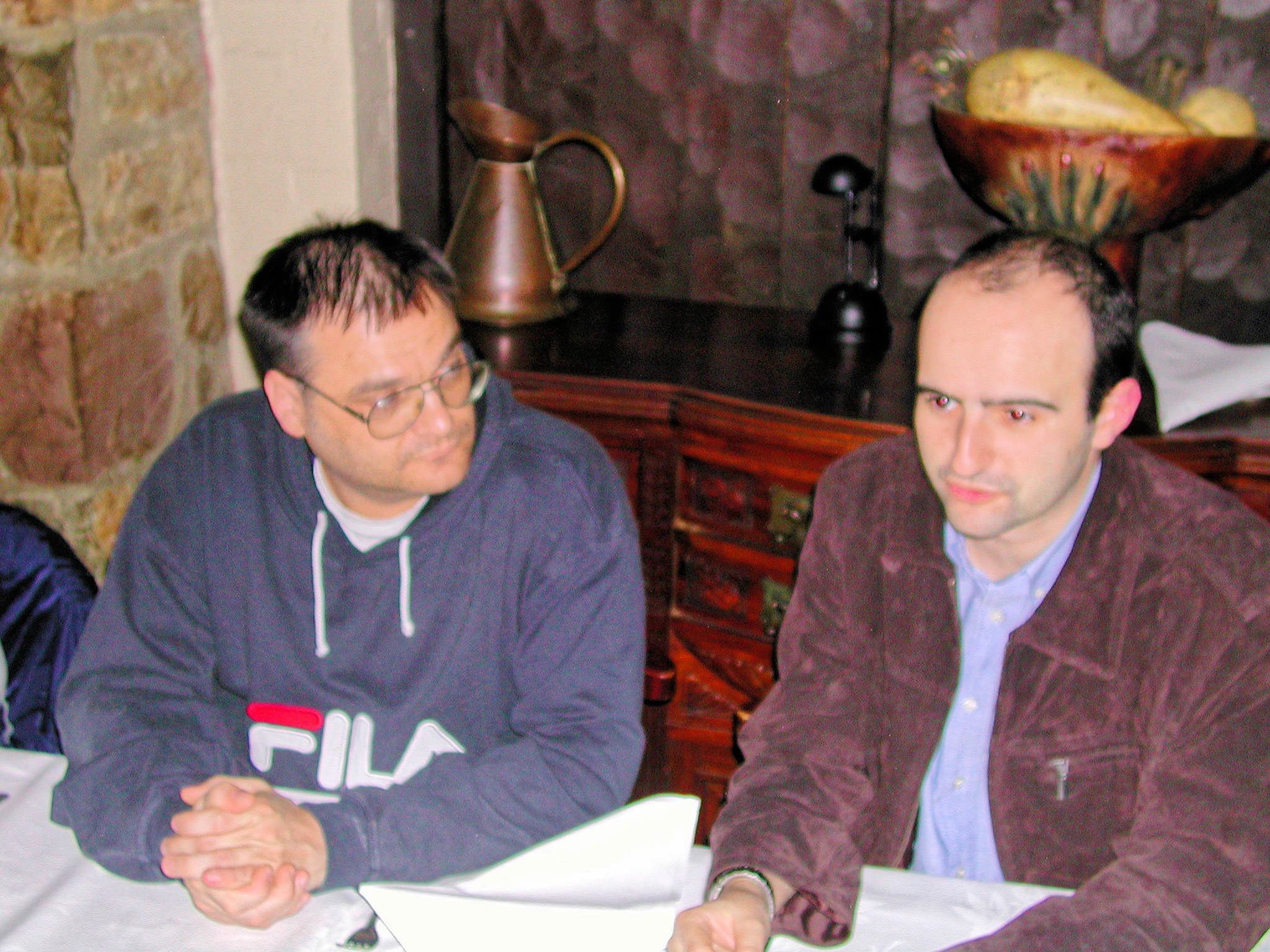 https://lemis.nyc3.digitaloceanspaces.com/grog/Photos/20040901/big/Dinner-12.jpeg