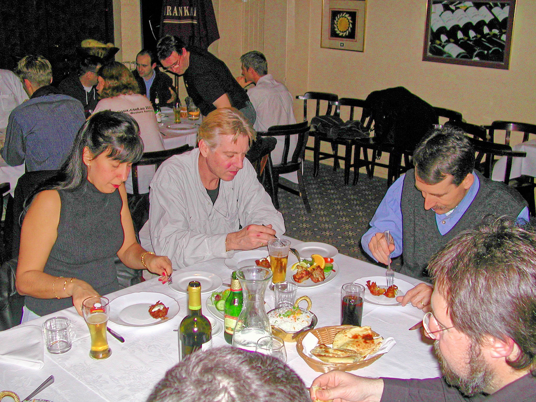 https://lemis.nyc3.digitaloceanspaces.com/grog/Photos/20040901/big/Dinner-13.jpeg