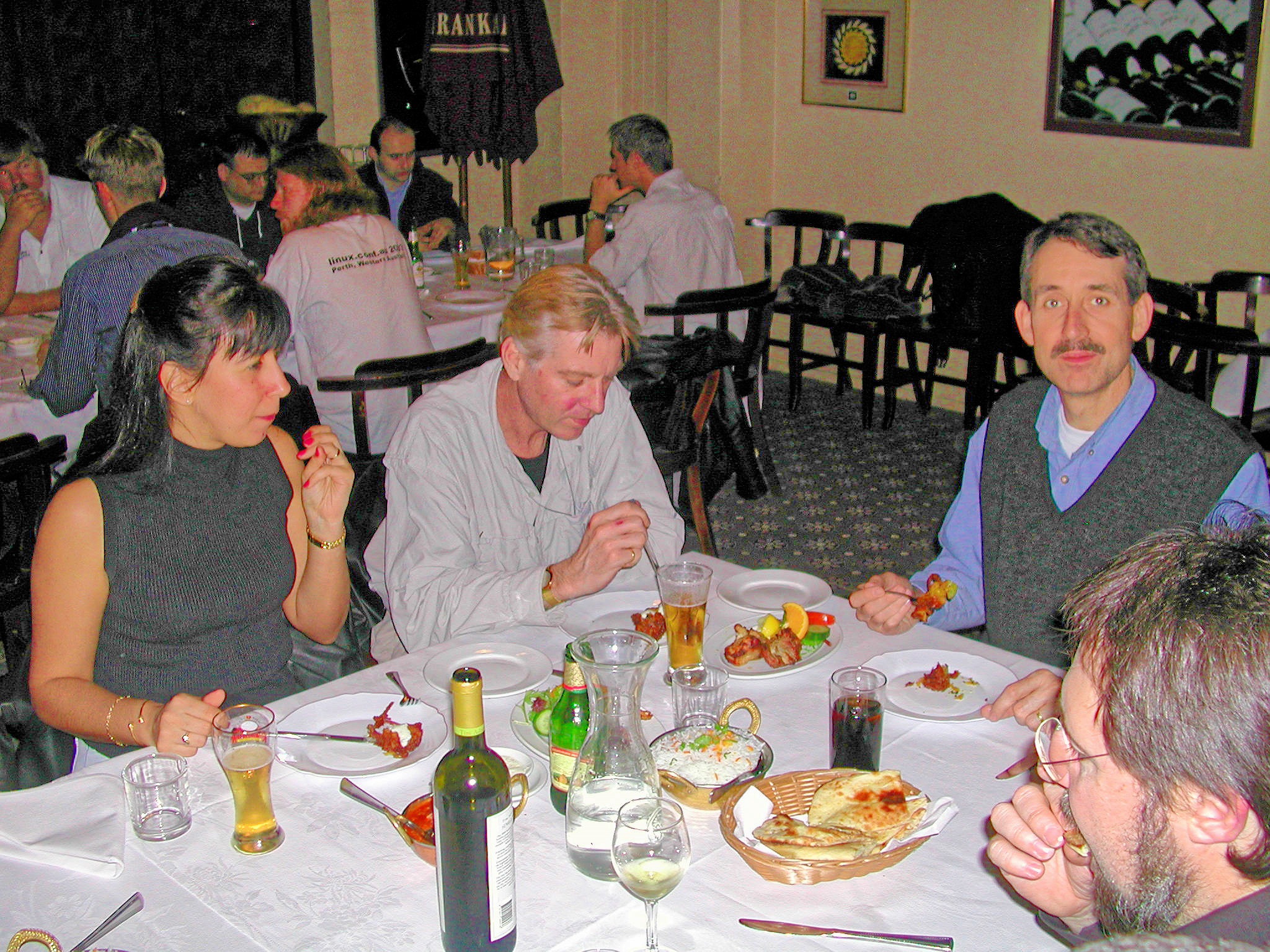 https://lemis.nyc3.digitaloceanspaces.com/grog/Photos/20040901/big/Dinner-8.jpeg