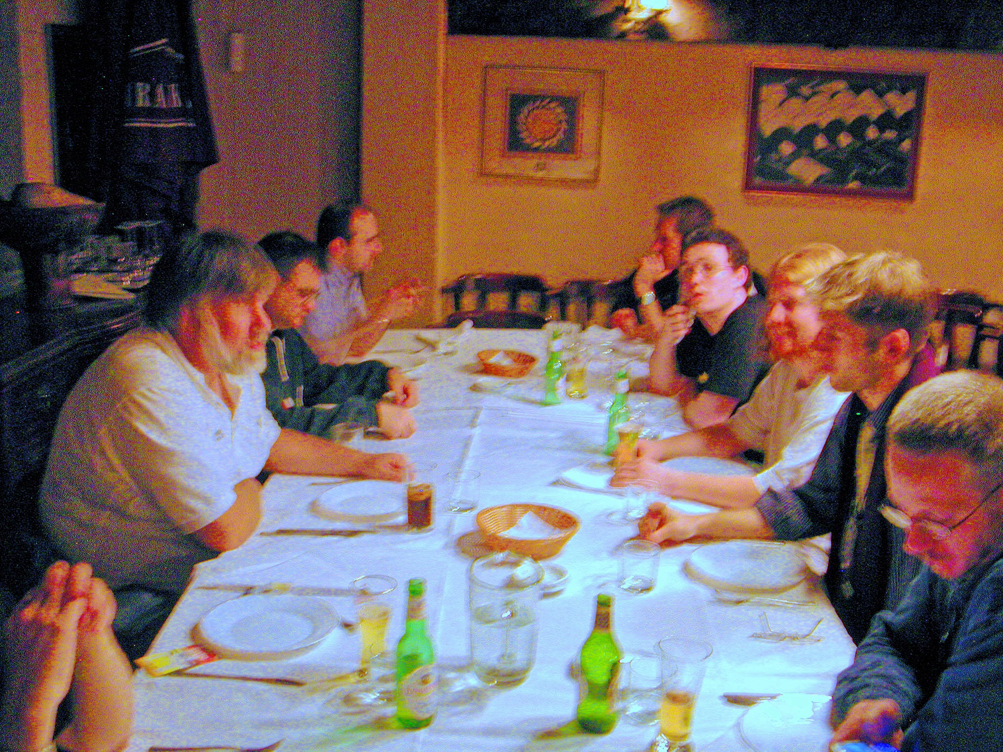 https://lemis.nyc3.digitaloceanspaces.com/grog/Photos/20040901/big/Dinner-9.jpeg