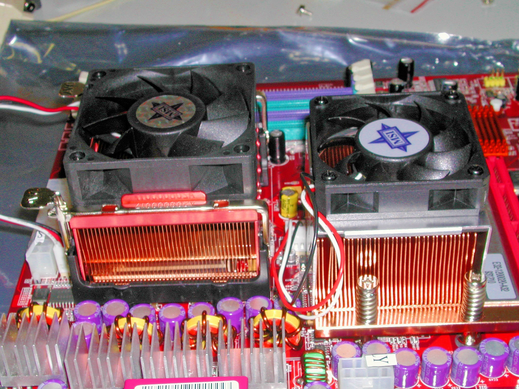 https://lemis.nyc3.digitaloceanspaces.com/grog/Photos/20050315/big/opteron-fan-6.jpeg