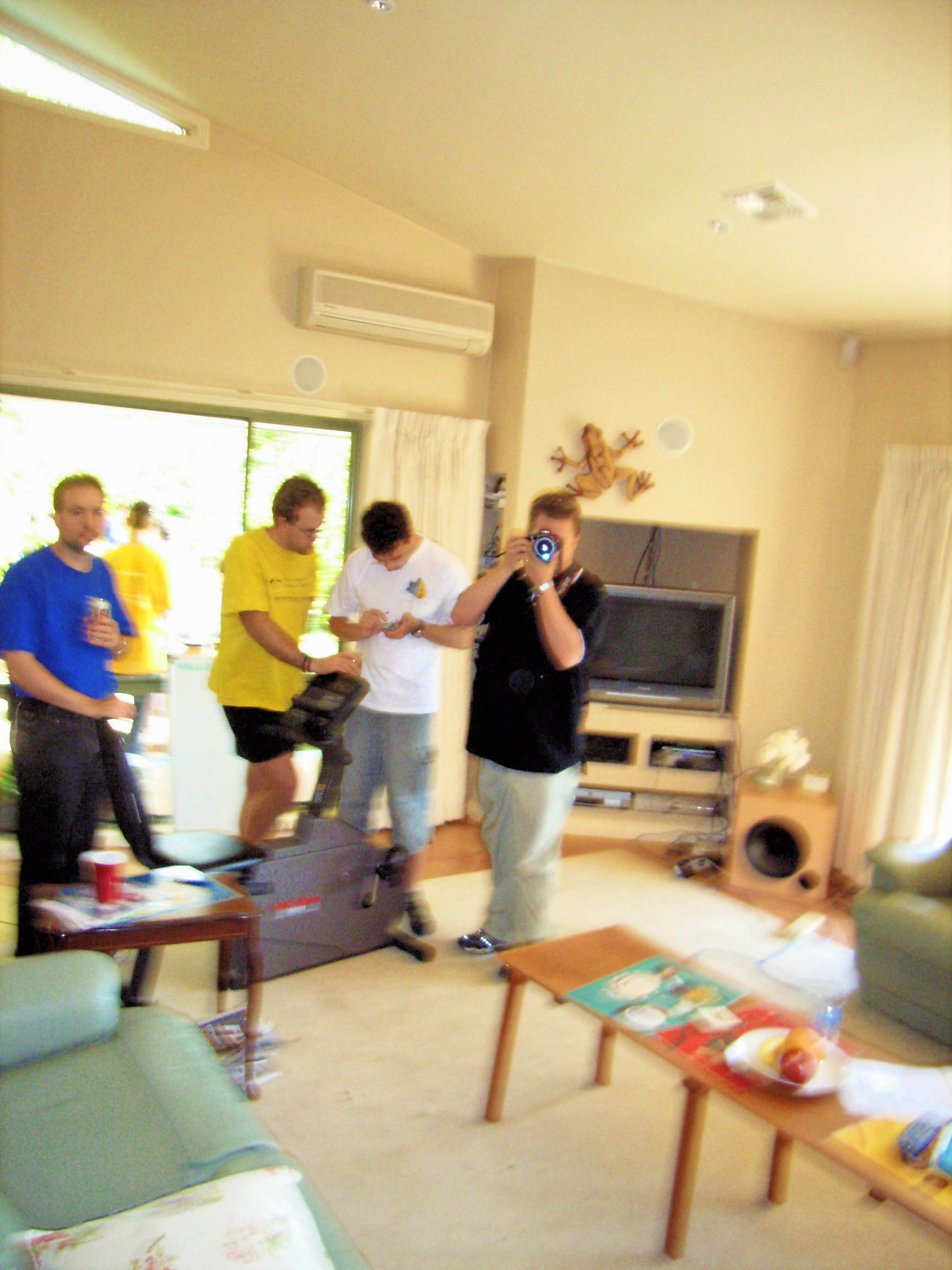 https://lemis.nyc3.digitaloceanspaces.com/grog/Photos/20050424/big/barbecue-10.jpeg
