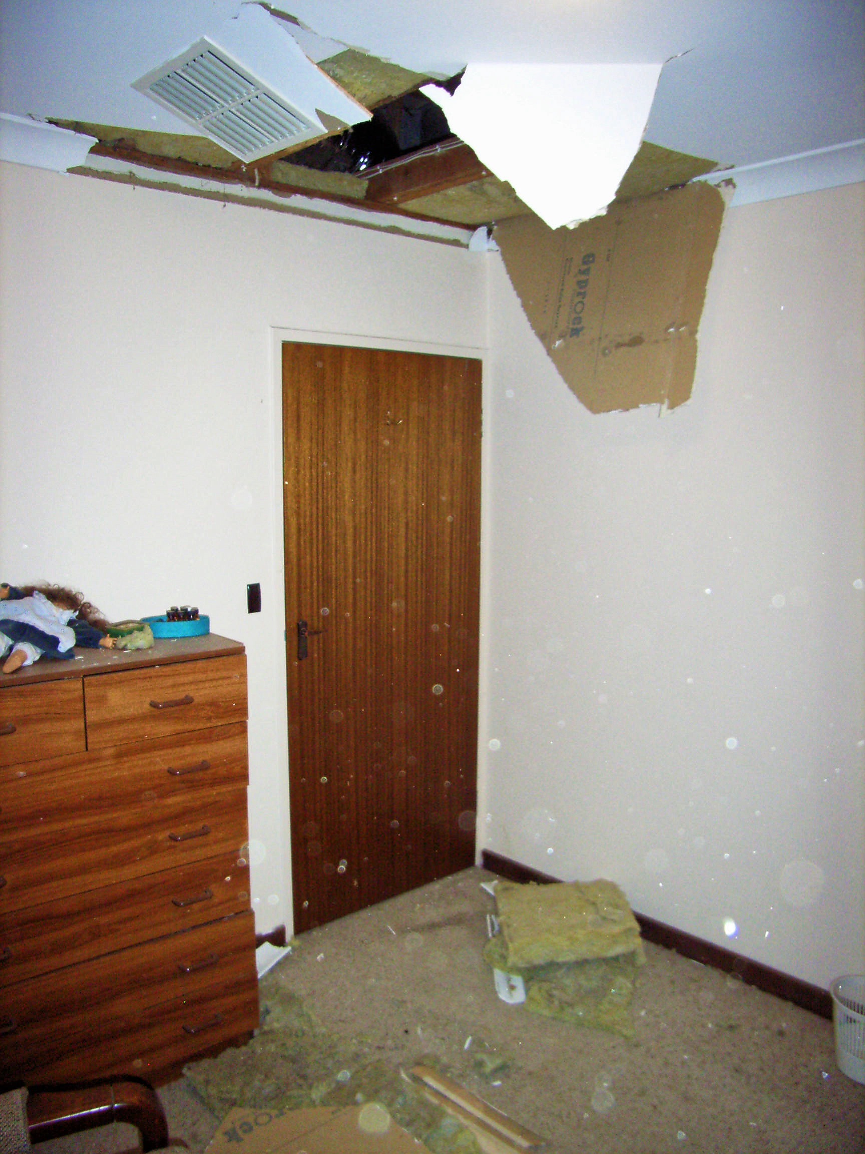 https://lemis.nyc3.digitaloceanspaces.com/grog/Photos/20050813/big/Ceiling-2.jpeg