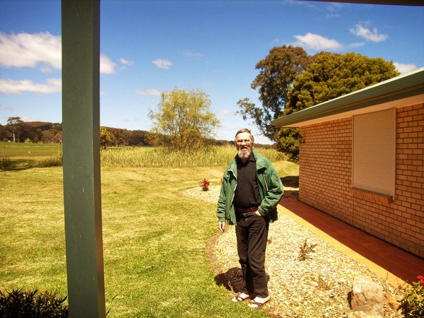 https://lemis.nyc3.digitaloceanspaces.com/grog/Photos/20051015/small/Round-house-2.jpeg