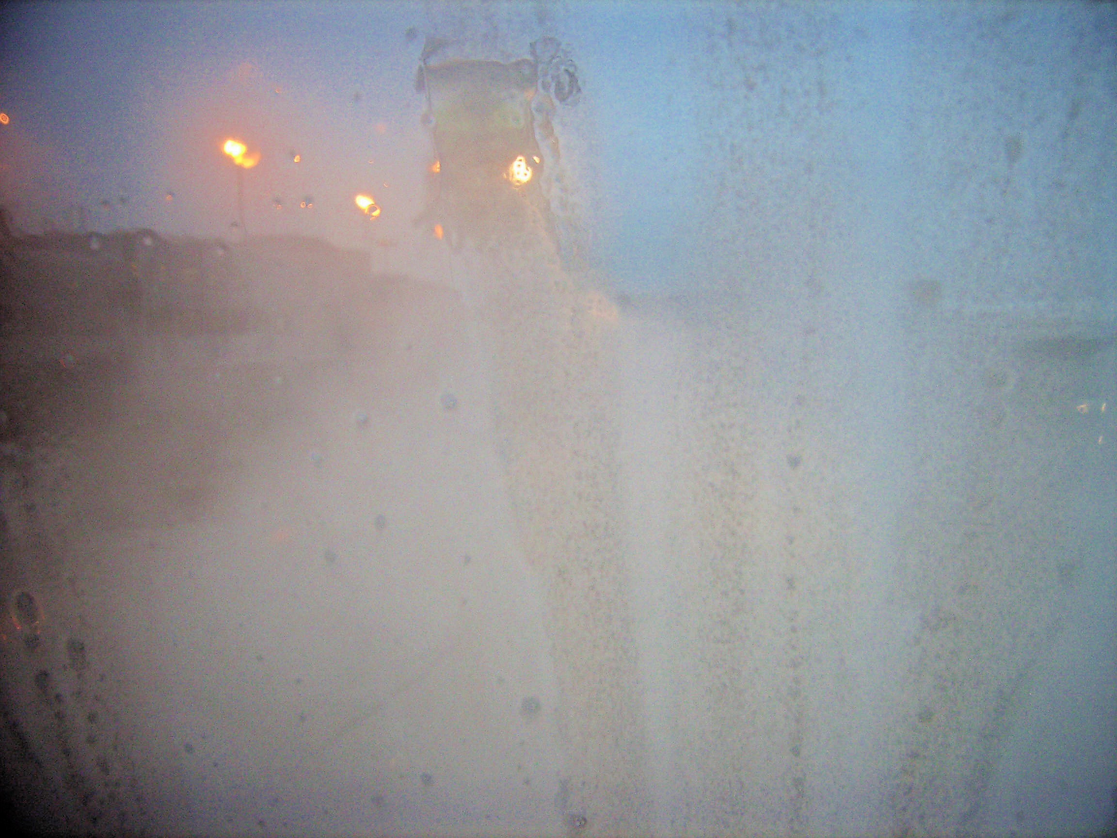 https://lemis.nyc3.digitaloceanspaces.com/grog/Photos/20051025/big/de-icing-1.jpeg