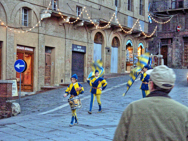 https://lemis.nyc3.digitaloceanspaces.com/grog/Photos/20051201/small/Campo-12.jpeg