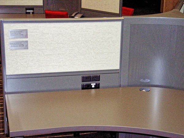 https://lemis.nyc3.digitaloceanspaces.com/grog/Photos/20060311/small/Qantas-club-Adelaide-1.jpeg