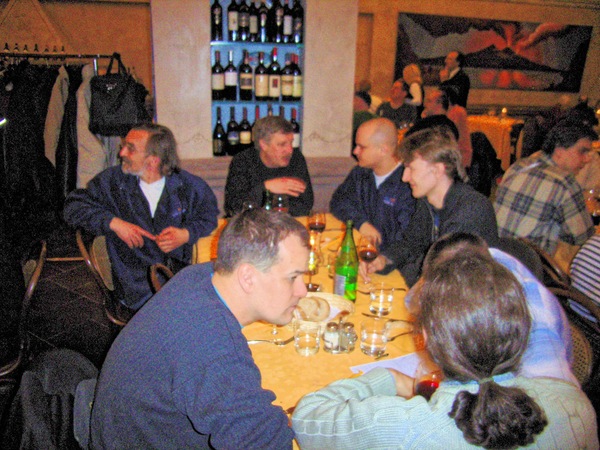 https://lemis.nyc3.digitaloceanspaces.com/grog/Photos/20060315/small/karaoke-56.jpeg