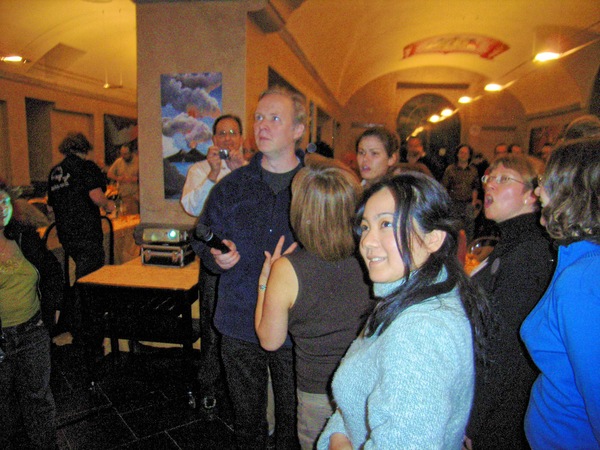 https://lemis.nyc3.digitaloceanspaces.com/grog/Photos/20060315/small/karaoke-60.jpeg