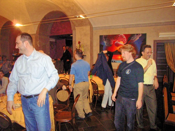 https://lemis.nyc3.digitaloceanspaces.com/grog/Photos/20060315/small/karaoke-64.jpeg