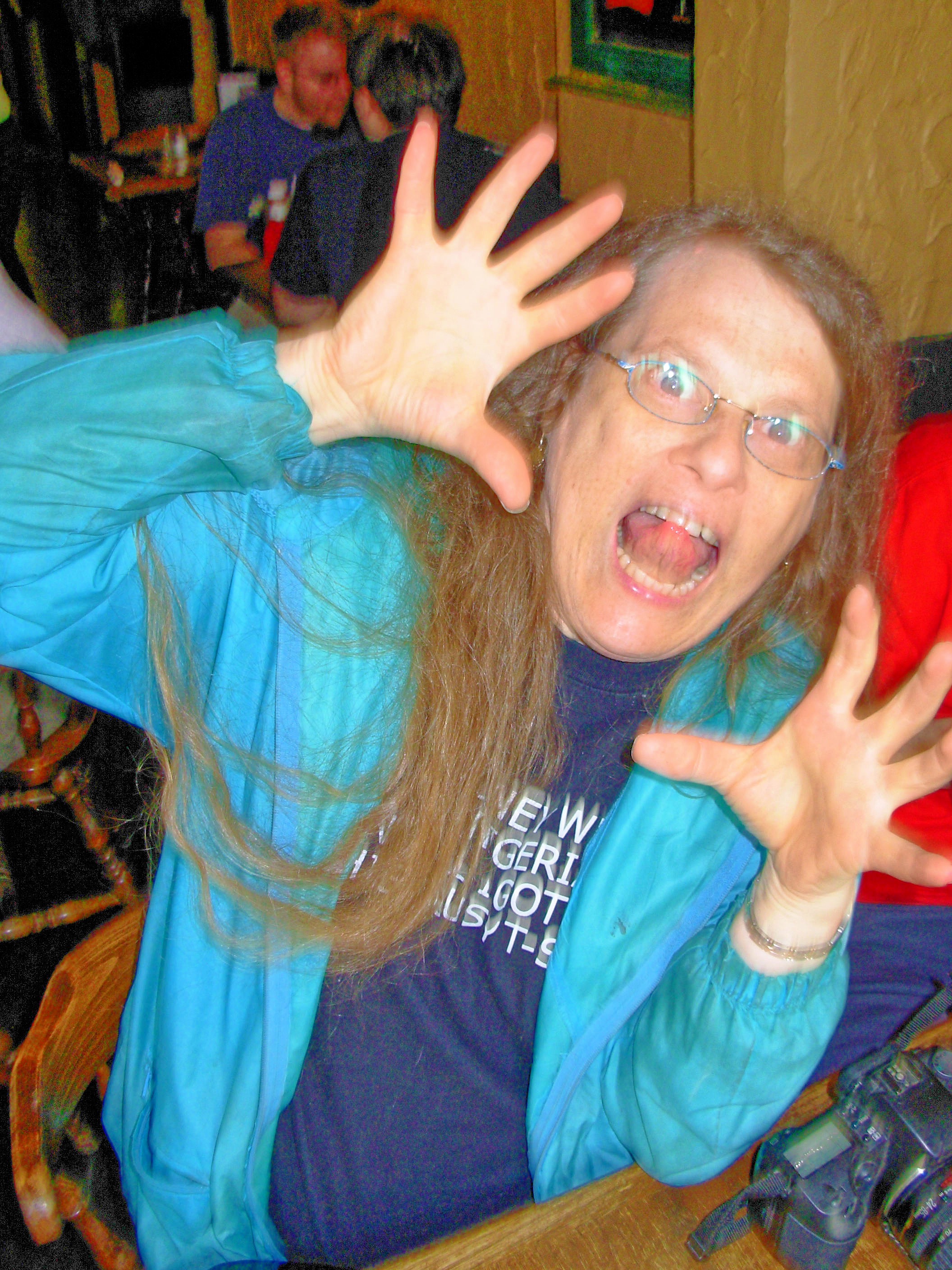 https://lemis.nyc3.digitaloceanspaces.com/grog/Photos/20060511/big/lunch-6.jpeg