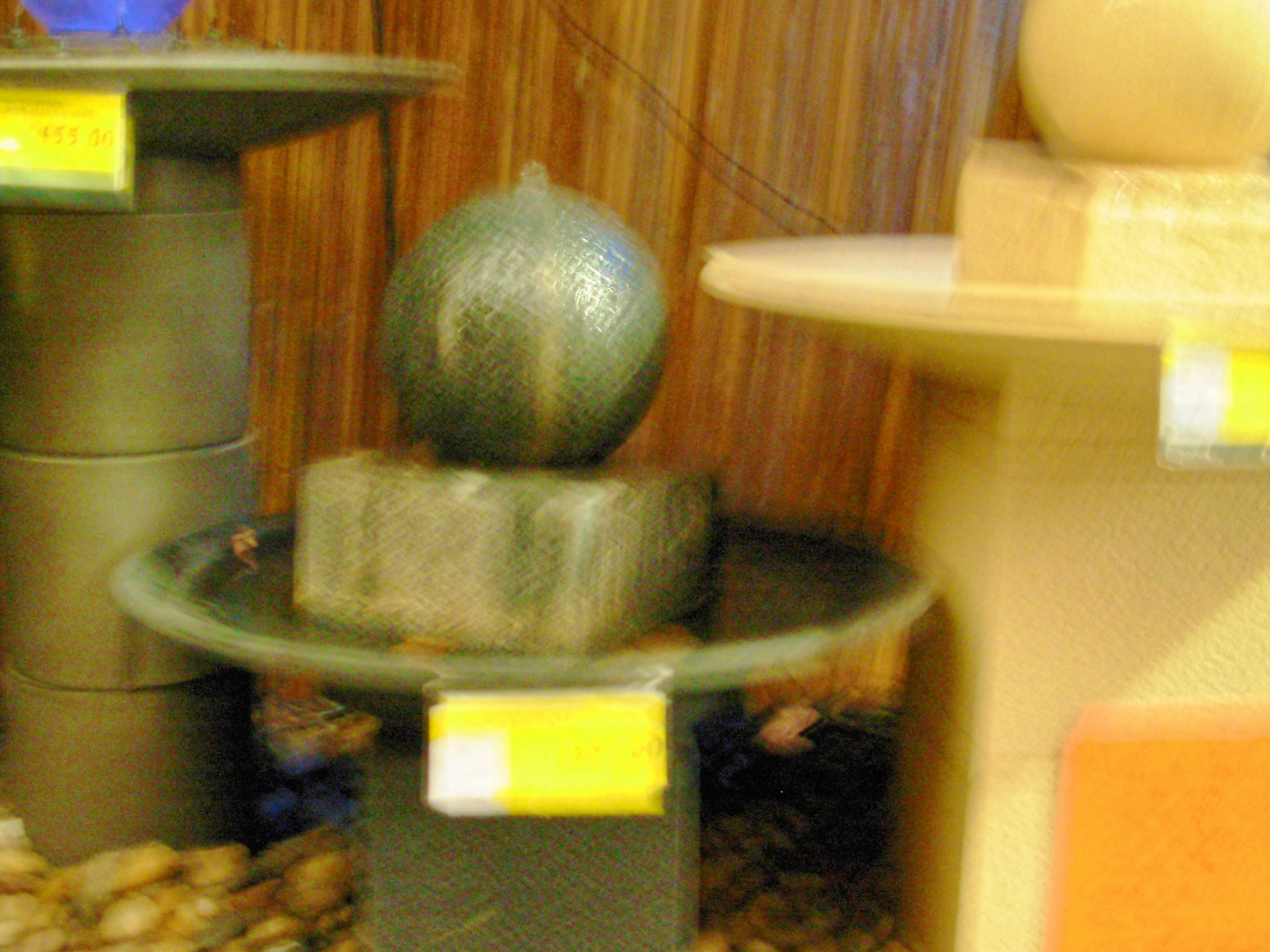 https://lemis.nyc3.digitaloceanspaces.com/grog/Photos/20060721/big/Garden-ornaments-1.jpeg