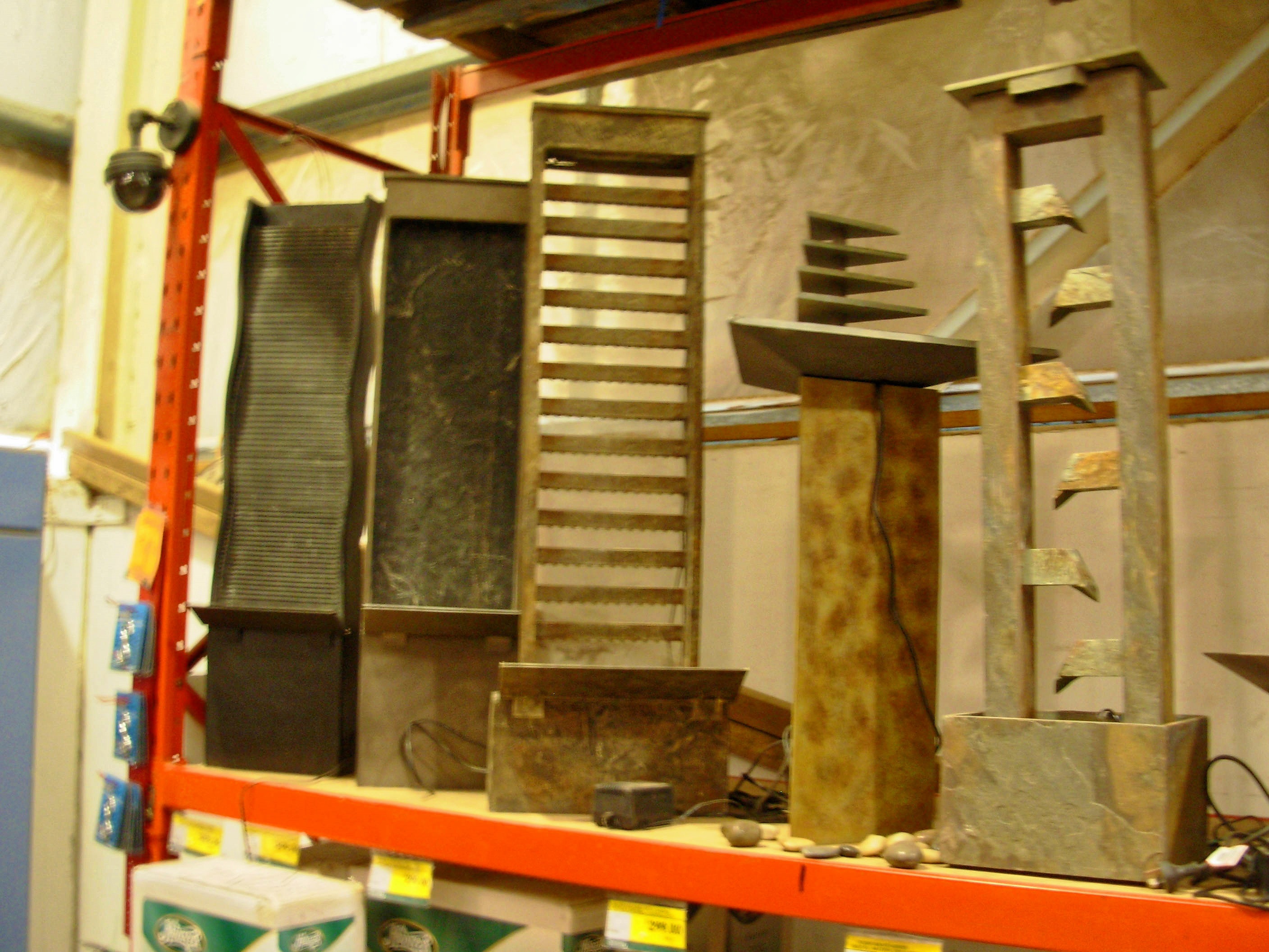 https://lemis.nyc3.digitaloceanspaces.com/grog/Photos/20060721/big/Garden-ornaments-12.jpeg