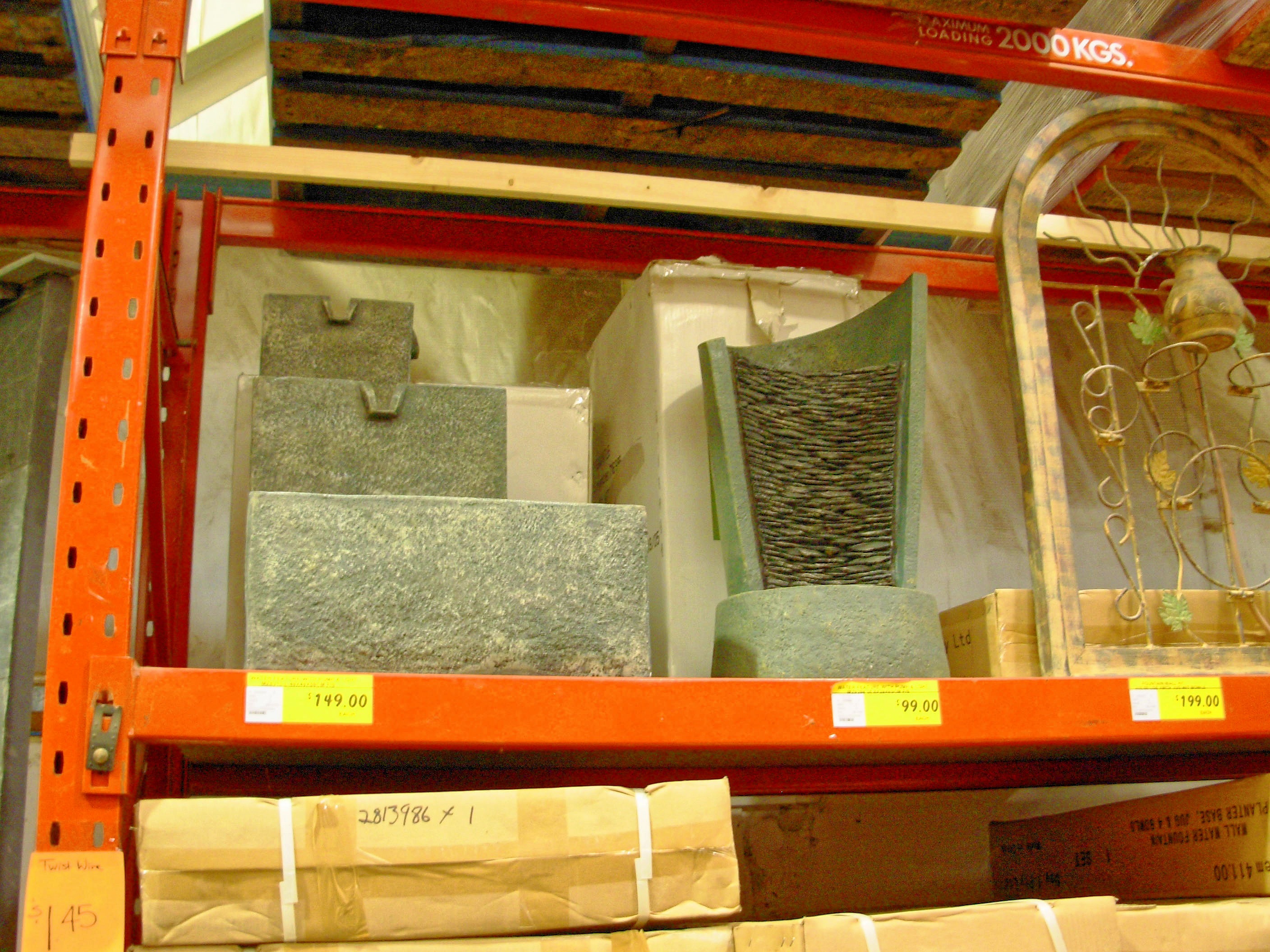 https://lemis.nyc3.digitaloceanspaces.com/grog/Photos/20060721/big/Garden-ornaments-15.jpeg
