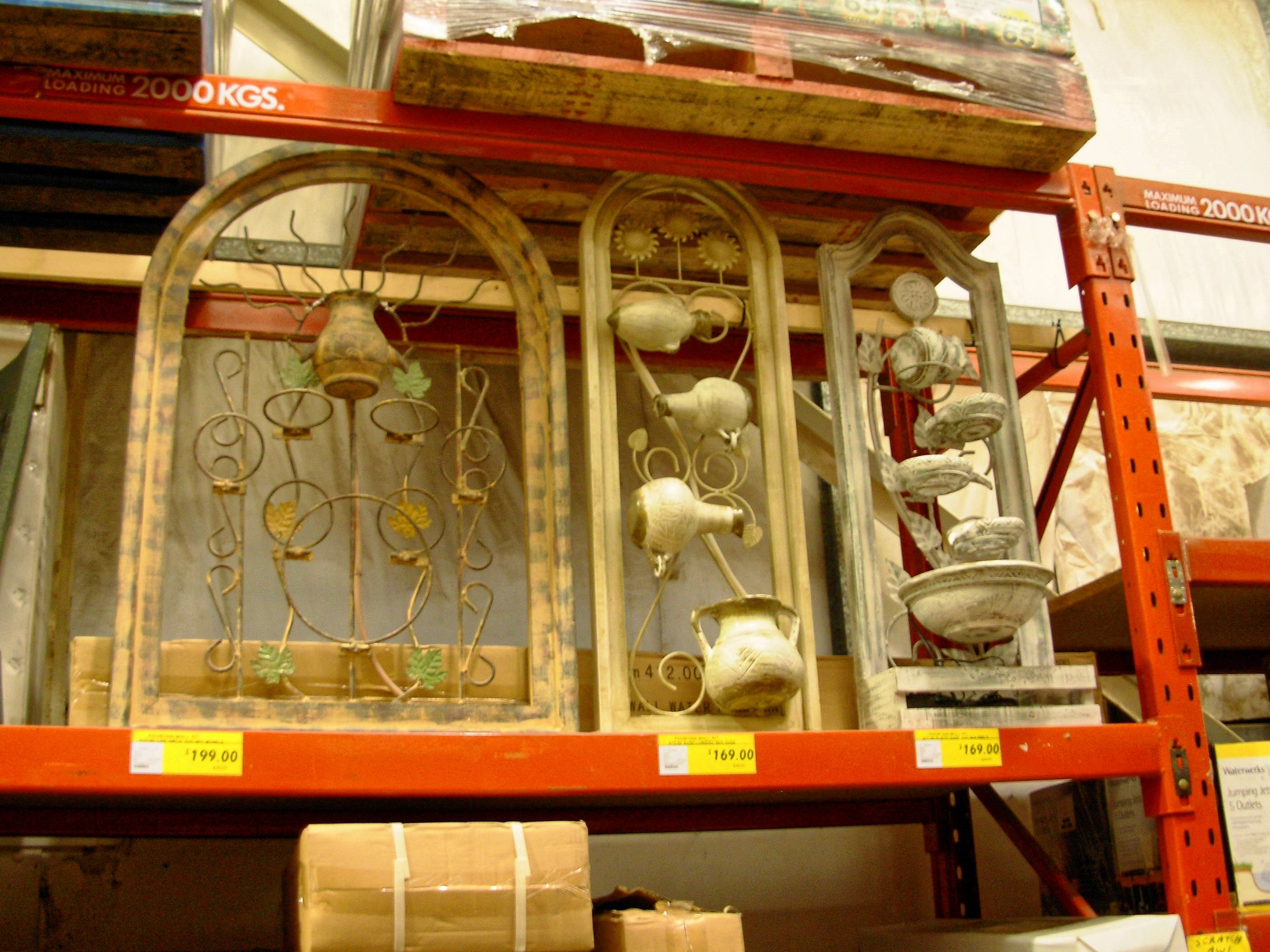 https://lemis.nyc3.digitaloceanspaces.com/grog/Photos/20060721/big/Garden-ornaments-16.jpeg