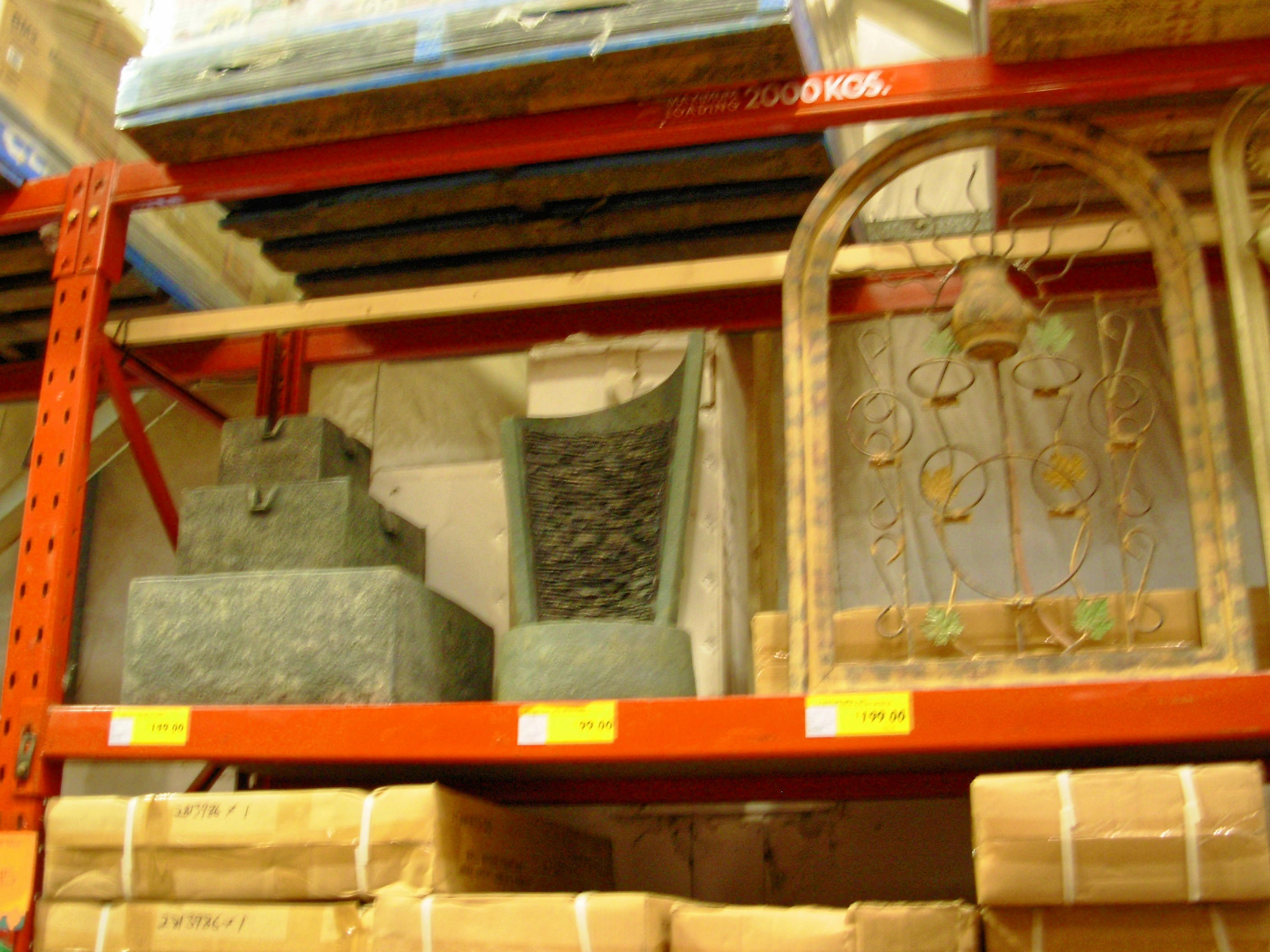 https://lemis.nyc3.digitaloceanspaces.com/grog/Photos/20060721/big/Garden-ornaments-17.jpeg