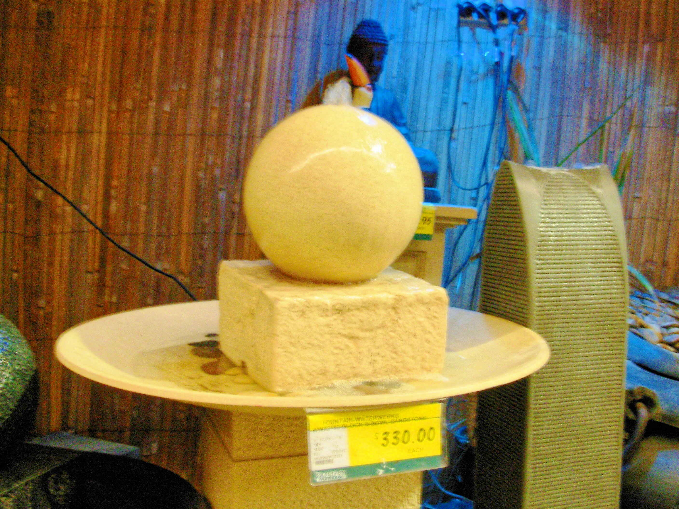 https://lemis.nyc3.digitaloceanspaces.com/grog/Photos/20060721/big/Garden-ornaments-4.jpeg