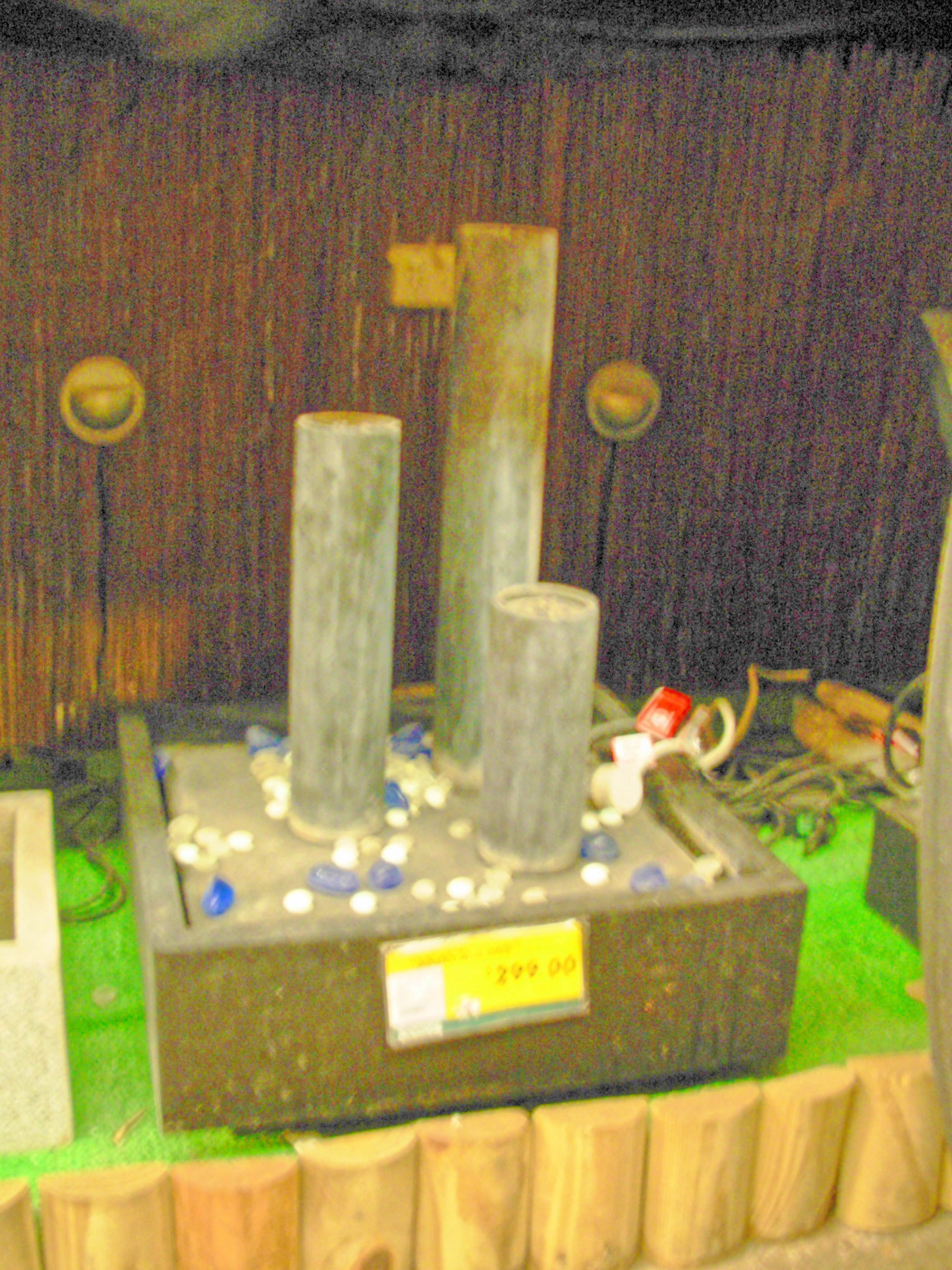 https://lemis.nyc3.digitaloceanspaces.com/grog/Photos/20060721/big/Garden-ornaments-7.jpeg