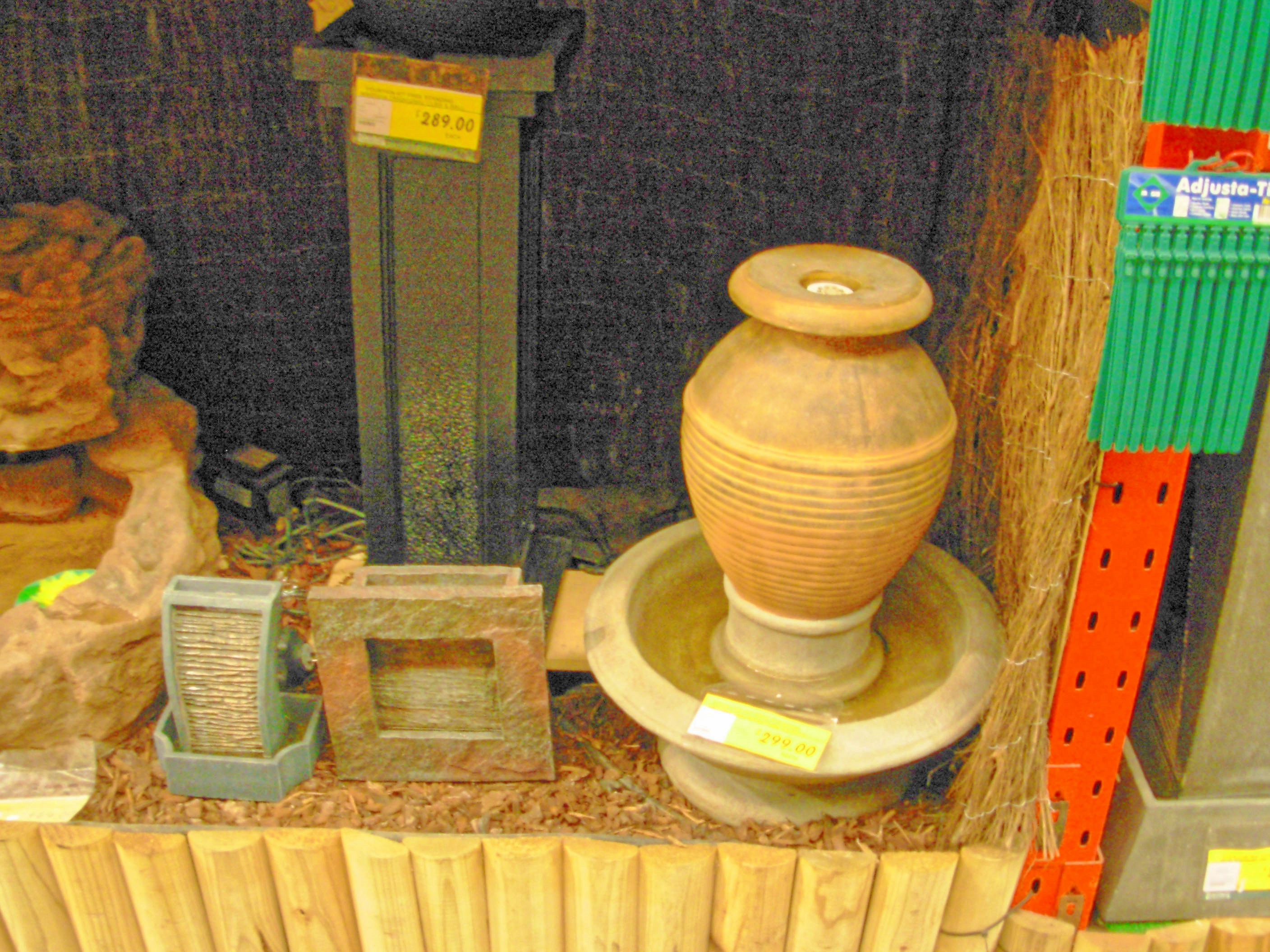 https://lemis.nyc3.digitaloceanspaces.com/grog/Photos/20060721/big/Garden-ornaments-9.jpeg