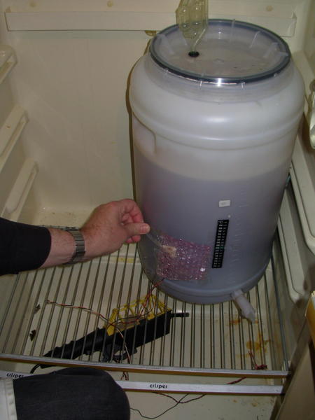 https://lemis.nyc3.digitaloceanspaces.com/grog/Photos/20060924/small/attach-probe-4.jpeg