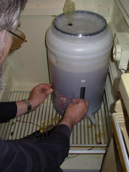 https://lemis.nyc3.digitaloceanspaces.com/grog/Photos/20060924/small/attach-probe-5.jpeg
