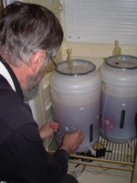 https://lemis.nyc3.digitaloceanspaces.com/grog/Photos/20060924/small/attach-probe-7.jpeg
